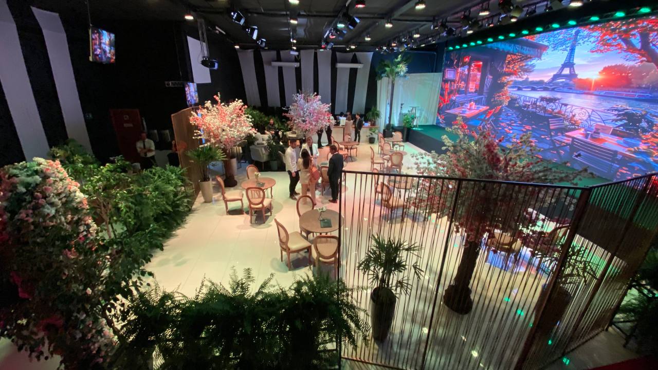 Ambiente decorado para evento no Estúdio Lyouman