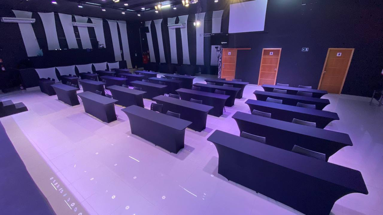 Layout escolar — vista frontal
