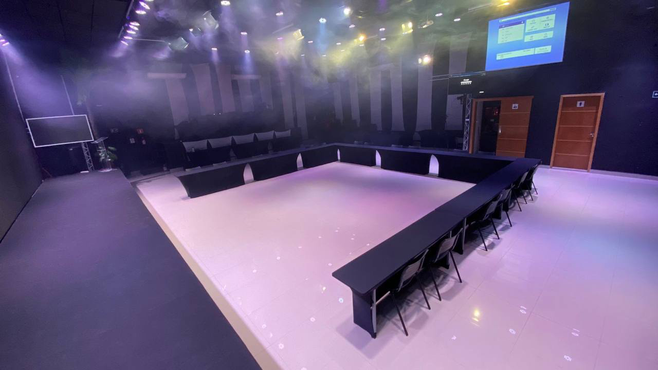 Layout em U para reuniões e apresentações